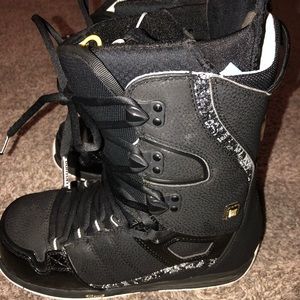 Women’s Burton Sapphire snowboarding boots